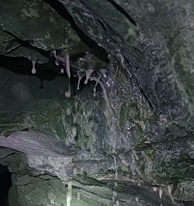 煤礦井底泄水孔工程硐室尺寸極小